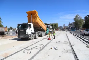 Doga garaji tramvay hattinda calisma 4 min - Mega TV