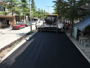Büyükşehir’den Elmalı Hükümet Caddesine sıcak asfalt - Mega TV Elmali Hukumet Caddesi asfalt 2 min 1 - Mega TV