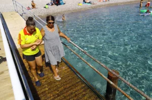 Engelsiz Plaj Turistlerin Gozdesi Oldu 7 min - Mega TV
