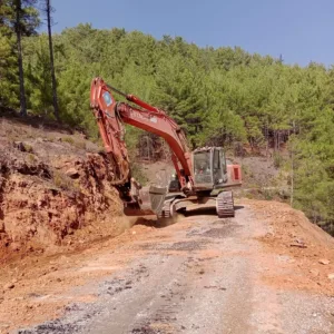 GUMUSKAVAK BUCAK YOLU GENISLETME 1 min - Mega TV