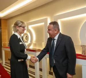 Ingiltere Buyukelcisi Jill Morristen Baskan Boceke ziyaret 1 min - Mega TV