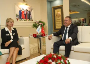İngiltere Büyükelçisi Jill Morris’ten Başkan Böcek’e Ziyaret - Mega TV Ingiltere Buyukelcisi Jill Morristen Baskan Boceke ziyaret 3 min - Mega TV