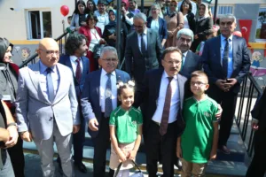 Vali Çiçek Ve Başkan Büyükkılıç, Ders Zili Çalan Öğrencilerin Heyecanına Ortak Oldu - Mega TV NURI7044 6 min - Mega TV