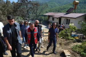 Başkan Böcek Yangın Bölgesinde - Mega TV WhatsApp Image 2023 09 19 at 16.04.56 - Mega TV