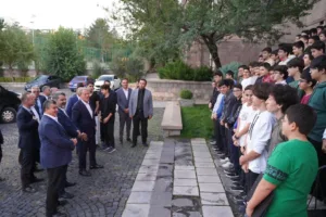 Akar, Talas Gençlik Merkezi'nde Öğrencilerle Buluştu - Mega TV 2 k min - Mega TV