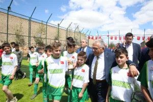 Avrupa Spor Şehri Kayseri'de Büyükşehir'den 141 Spor Sahası ve 33 Yüzme Havuzu - Mega TV 3 1 min - Mega TV