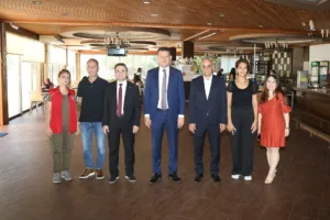 Rektör Türkdoğan Ve Kaymakam Ürkmezer Öğrencileri Karşıladı - Mega TV 5M3A7367 1 min - Mega TV