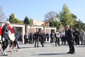 Başkan Büyükkılıç, Cumhuriyet Bayramı Kutlamasında Çelenk Sundu - Mega TV 8 6 - Mega TV