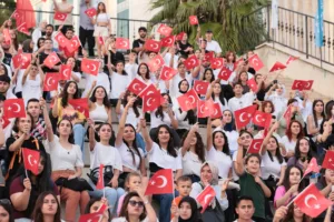 ALKÜ’de 100. Yıl Coşkusu - Mega TV ALKUDE 100. YIL COSKUSU 3 min - Mega TV