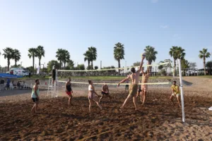 Antalyada Cumhuriyetin 100. Yili Coskusu voleybol turnuvasi ile basladi 4 min - Mega TV