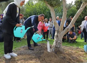 BASKAN BOCEK GENCLERLE ZEYTIN AGACI DIKTI 7 min - Mega TV