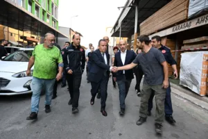 Baskan Bocek yangindan zarar goren esnafi ziyaret etti 11 min - Mega TV