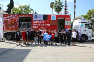 Öğrencilere Deprem Simülasyon Tırında Eğitim - Mega TV DEPREM SIMULASYON TIRI EGITIMI OGRENCILERE 1 min - Mega TV