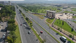 Büyükşehir, Günde 300 Bin Aracın Geçiş Yaptığı Yolda Asfalt Çalışmasını Tamamladı - Mega TV DJI 0554 3 min - Mega TV