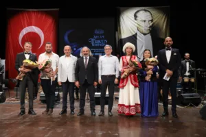 “Selam Türk’ün Bayrağına” Konserine Yoğun İlgi - Mega TV EMIN0186 min - Mega TV