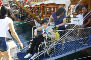 Engelli Misafirler Antalyayi Gezdi 12 min - Mega TV