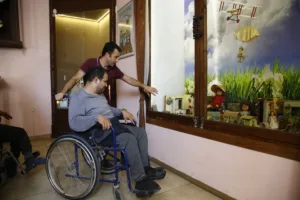 Engelli Misafirler Antalyayi Gezdi 9 min - Mega TV