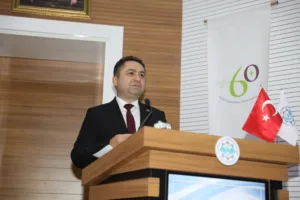 ILK DERS REKTOR TURKDOGANDAN 3 min - Mega TV