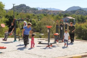 Büyükşehir, Demre ve İbradı İlçelerine Yeni Parklar Kazandırdı - Mega TV Ibradi cocuk parki 3 min - Mega TV