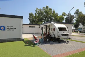 KARAVAN PARK TATILCILERIN YENI GOZDESI 2 min - Mega TV
