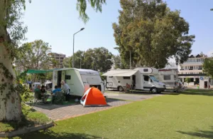 Karavan Park Yerli Ve Yabancı Tatilcilerin Yeni Gözdesi - Mega TV KARAVAN PARK TATILCILERIN YENI GOZDESI 6 min - Mega TV