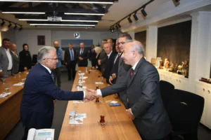 Muhtarlardan Başkan Büyükkılıç'a "19 Ekim" Ziyareti - Mega TV ND5 8648 x min - Mega TV
