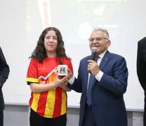 Başkan Büyükkılıç, Meslek Lisesi Öğrencileriyle Tecrübelerini Paylaştı - Mega TV NURI5843 7 min - Mega TV