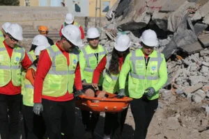 Büyükşehir AFAD Akrediteli Kentsel Arama Kurtarma Ekipleri’nden İlk Tatbikat - Mega TV NURI8149 z min - Mega TV