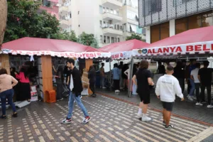 Öğrenciler Alanya Belediyesi Ucuz Kitap Fuar'ında Kitaplarla Buluştular - Mega TV WhatsApp Image 2023 10 18 at 13.47.58 - Mega TV