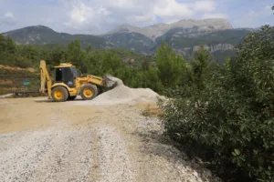 Üzümlü Yolu Asfaltla Buluştu - Mega TV WhatsApp Image 2023 10 31 at 14.50.28 - Mega TV
