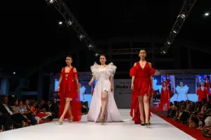 Özel Bireyler Hayal Etti Moda Öğrencileri Tasarladı - Mega TV moda haftasi sona erdi 30 - Mega TV