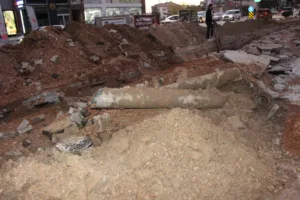 Elmalı’da 50 yıllık içme suyu hattı değiştiriliyor - Mega TV Elmali ASAT ekipleri 24 saat calisiyor 11 1 - Mega TV