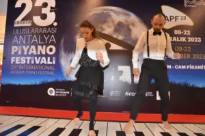 Piyano sihirbazları Antalya ve Alanya’da gösteri yaptı - Mega TV Antalyada piyano buyusu 13 min - Mega TV