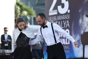 Piyano sihirbazları Antalya ve Alanya’da gösteri yaptı - Mega TV Antalyada piyano buyusu 5 min - Mega TV