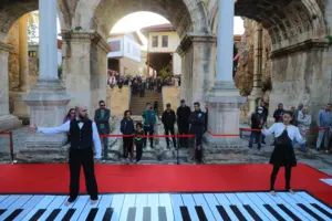 Piyano sihirbazları yeniden Antalya’da - Mega TV B35I9621 min - Mega TV